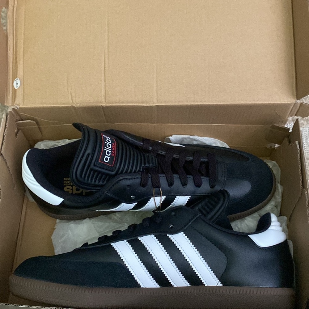 NWT Adidas Samba Classic